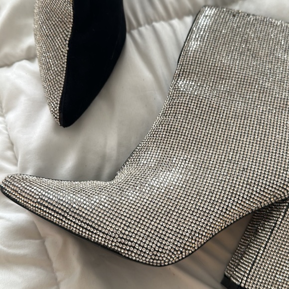 In a good condition booties - Picture 3 of 4